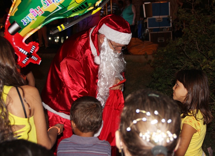 Papai Noel é recebido por milhares em Sarandi
